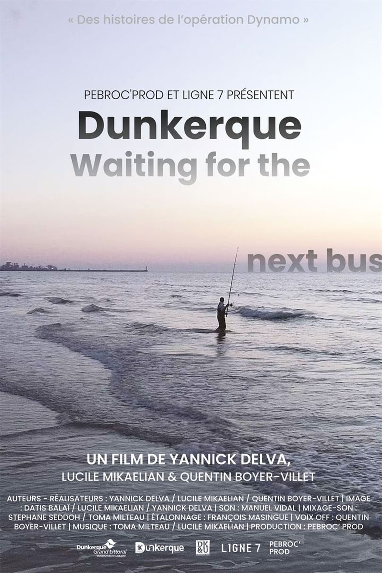 Movie Dunkerque, waiting for the next bus