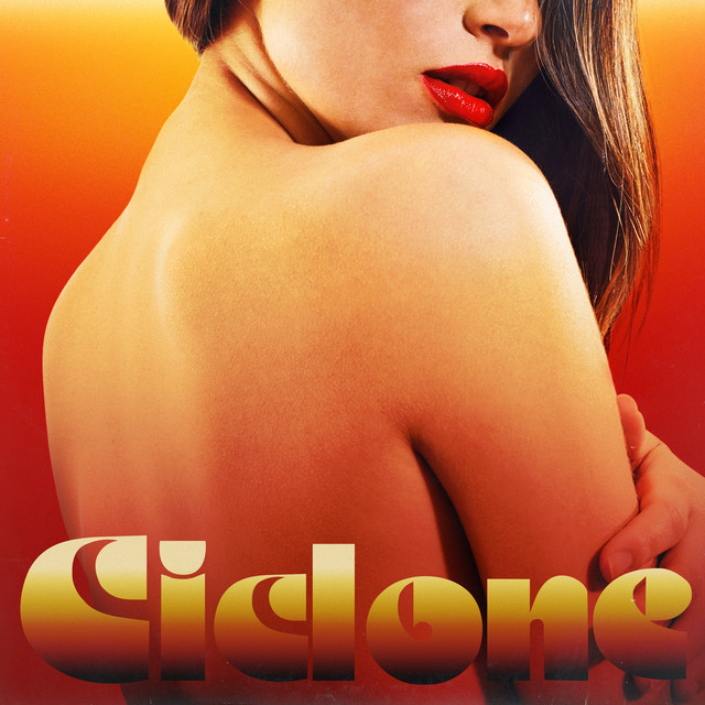 Canción Ciclone (feat. Elodie, Mariah, Gipsy Kings, Nicolás Reyes, Tonino Baliardo)