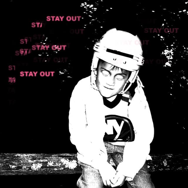 Canción Stay Out