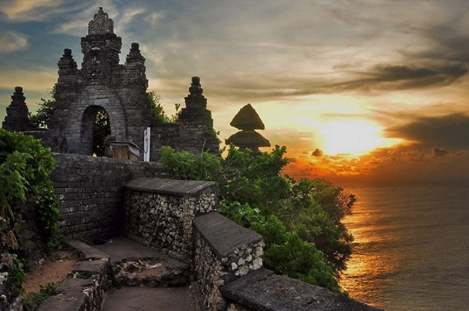 Lugar Uluwatu Temple