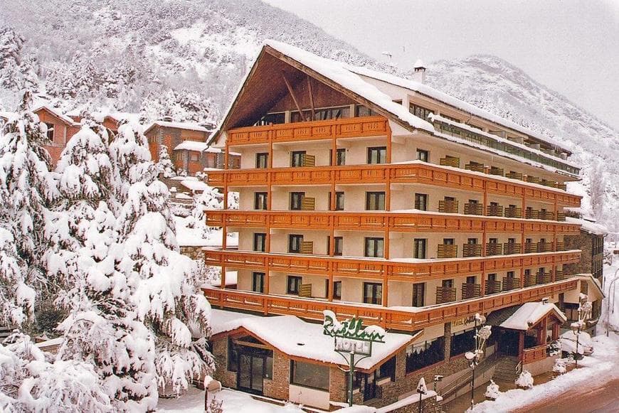 Lugar Hotel Rutllan