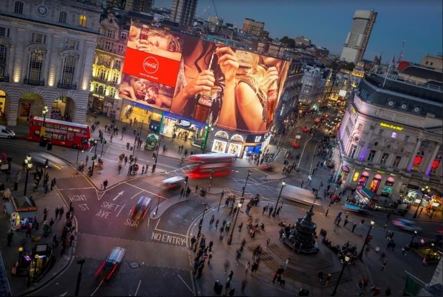 Lugar Piccadilly Circus