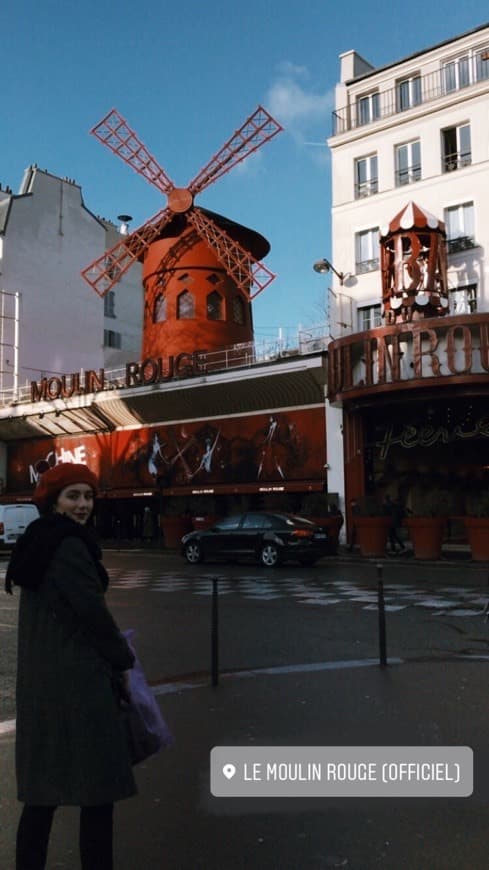 Place Moulin Rouge