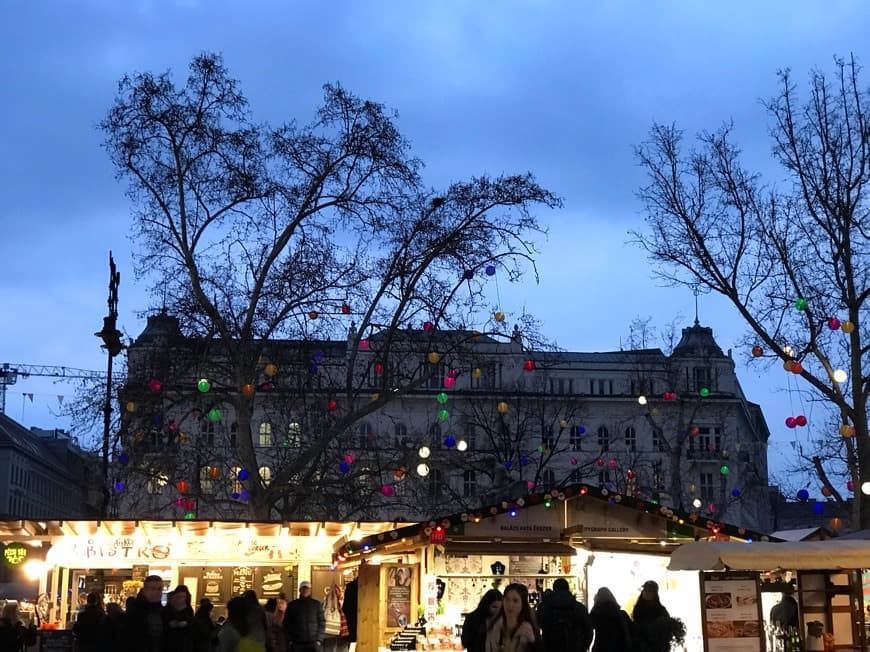 Place Vörösmarty tér