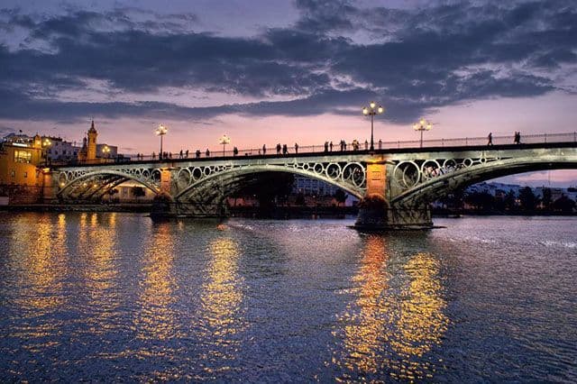 Place Puente de Triana