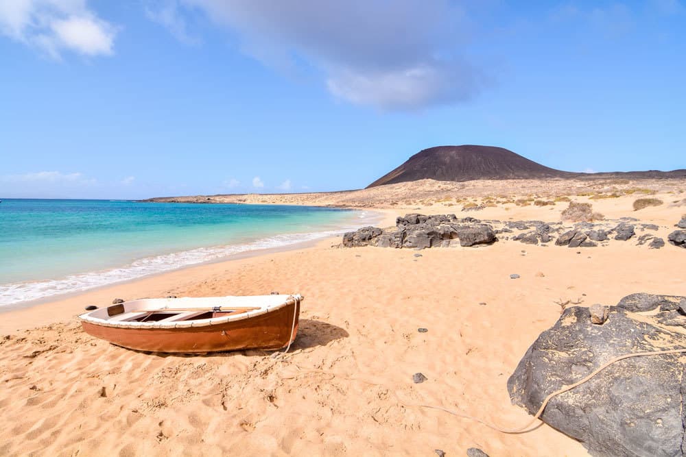 Moda Ferry de ida y vuelta entre Lanzarote y la isla de La Graciosa