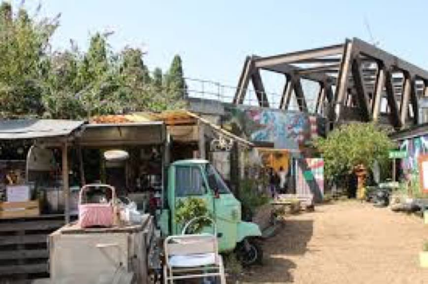 Lugar Nomadic Community Garden