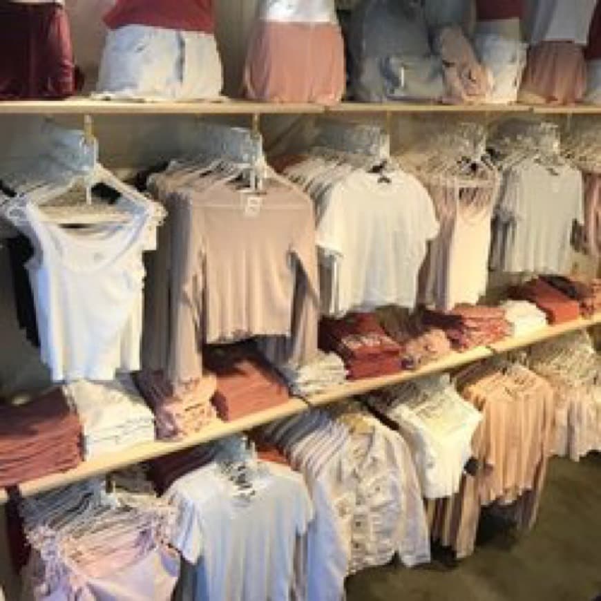 Place Brandy Melville