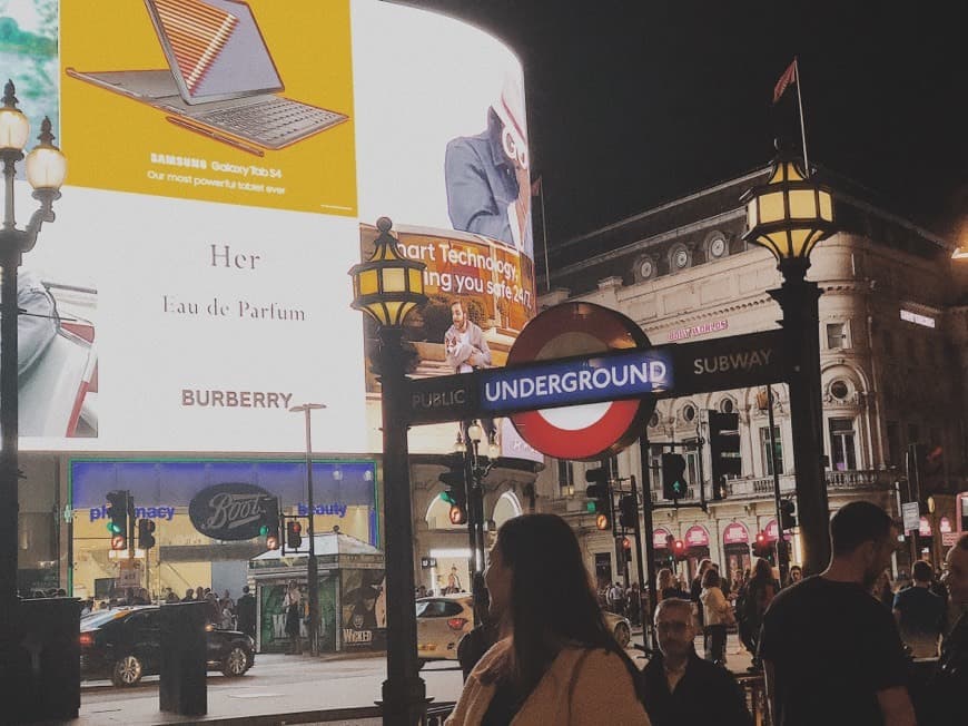 Lugar Piccadilly Circus