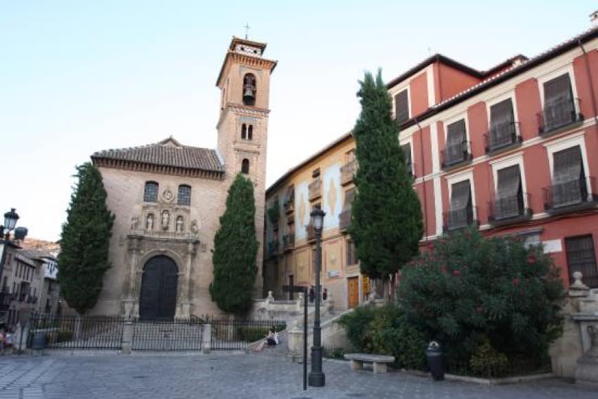 Place Plaza de Santa Ana