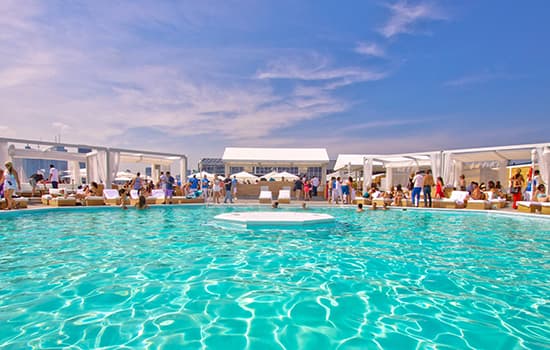 Lugar Cabana Pool Bar