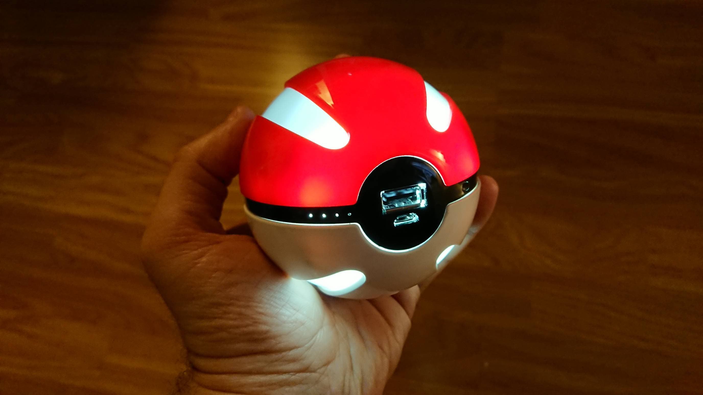 Product Powerbank Pokeball 