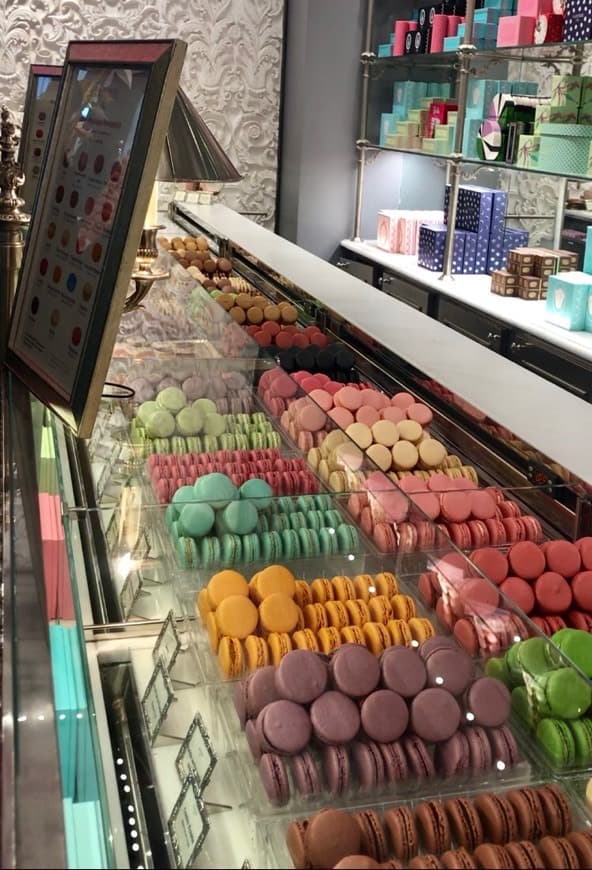 Place Le Macaron Ladurée Paris