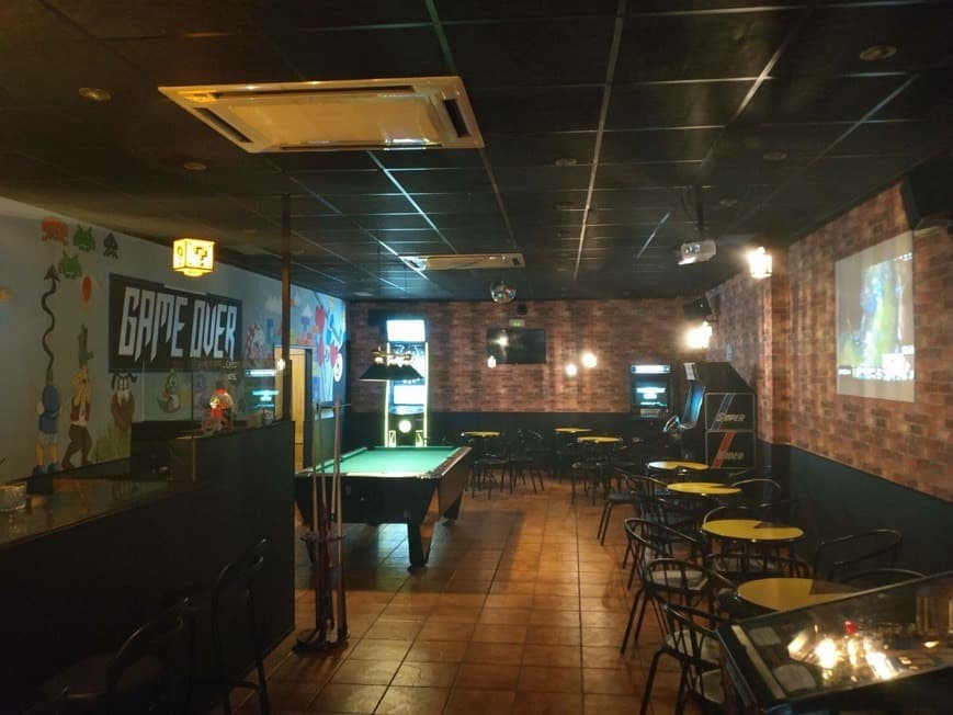 Lugar Arcade Pub Game Over