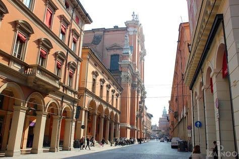 Place Via dell'Indipendenza