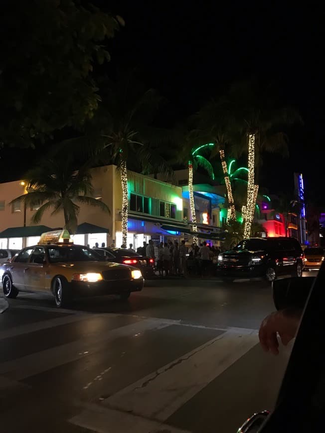 Lugar Collins Avenue