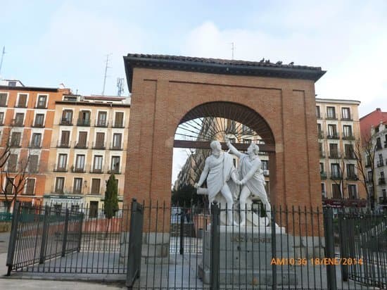 Place Plaza del Dos de Mayo