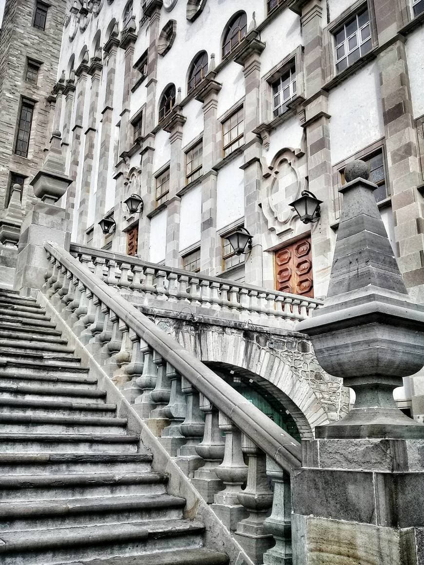 Place Universidad de Guanajuato: División de Ciencias Naturales y Exactas