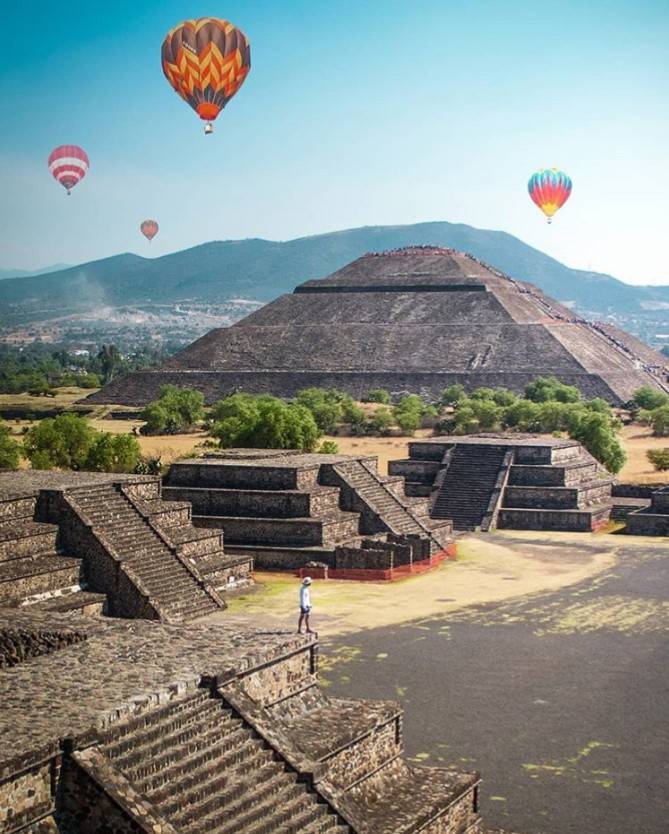 Place Piramides De Teotihuacan