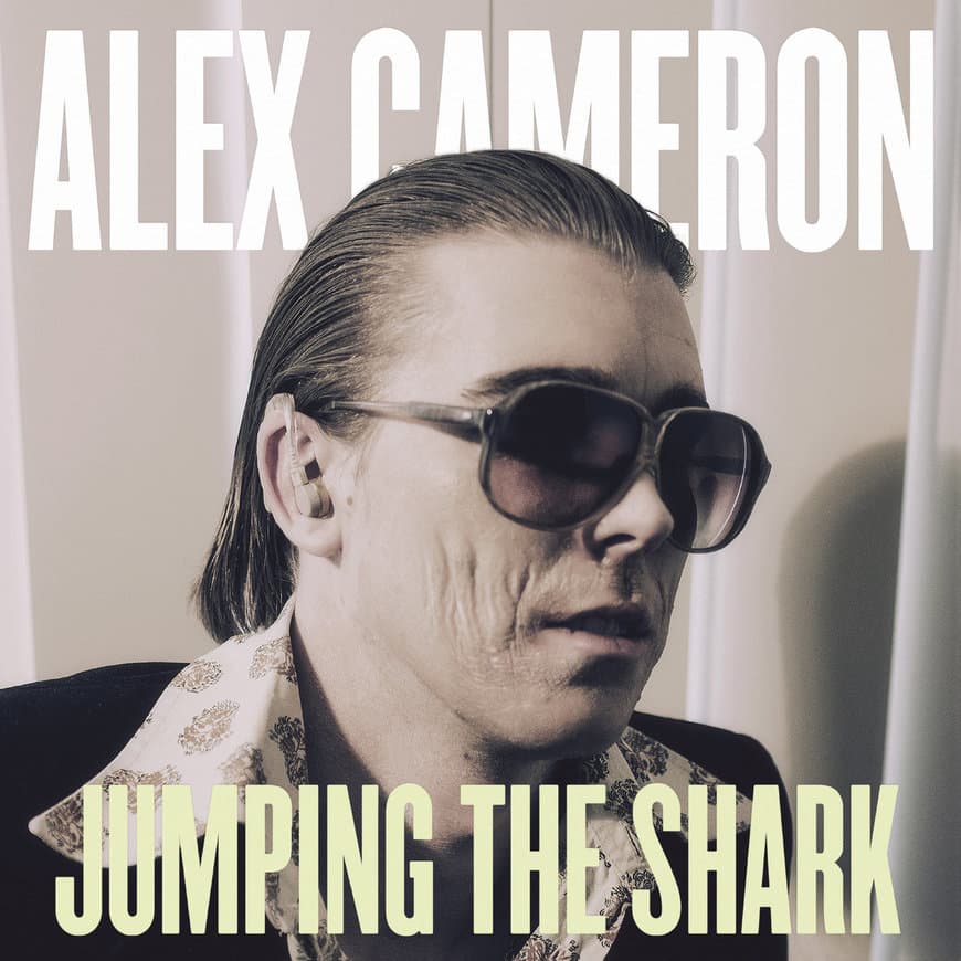 Moda Alex Cameron - Jumping the shark