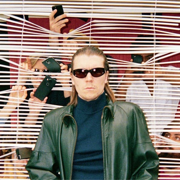 Moda Alex Cameron - Forced witness