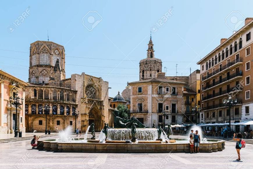 Place Plaza de la Virgen