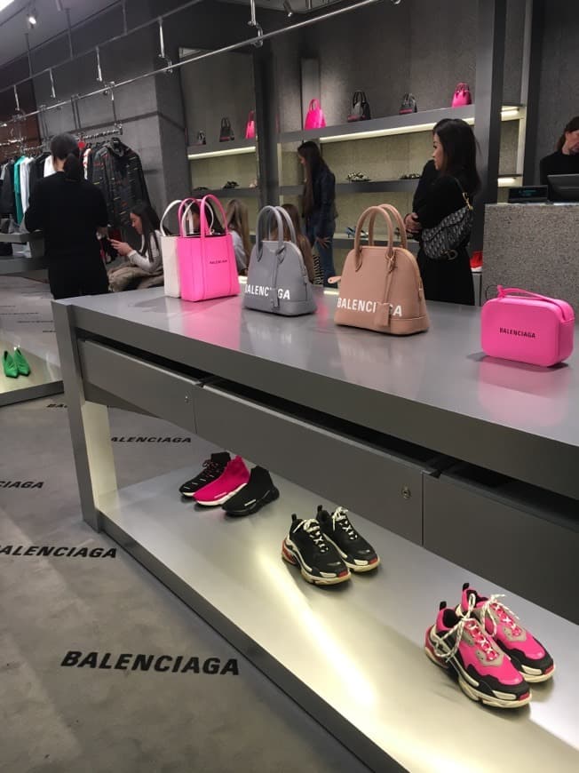 Place BALENCIAGA