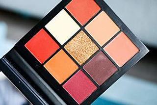 Producto Obsessions Eyeshadow Palette - HUDA BEAUTY