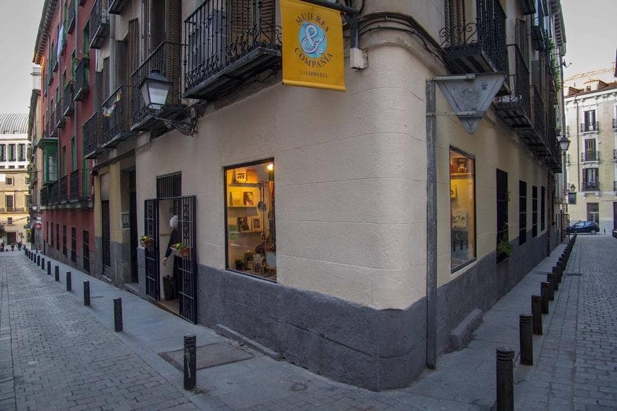 Lugar Mujeres & Compañía, La Librería