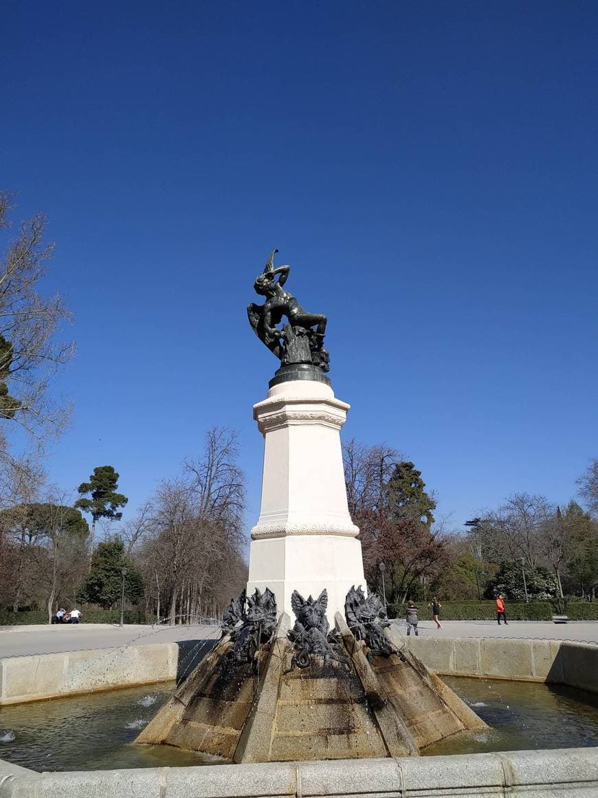 Place Estatua del Ángel Caído