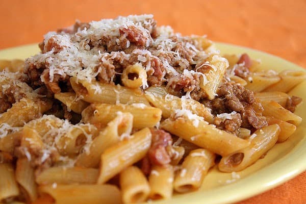 Moda Macarrones con CARNE PICADA y TOMATE. ¡Una receta muy FÁCIL!