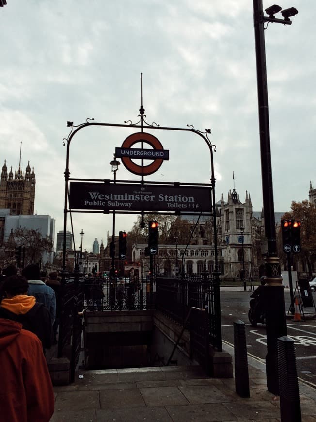 Place Westminster Station