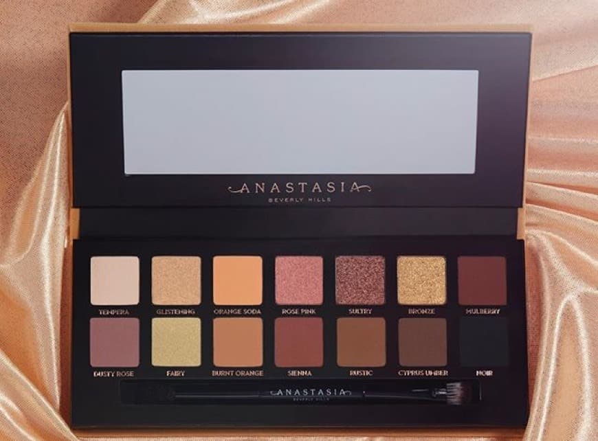 Producto Soft Glam Eyeshadow Palette