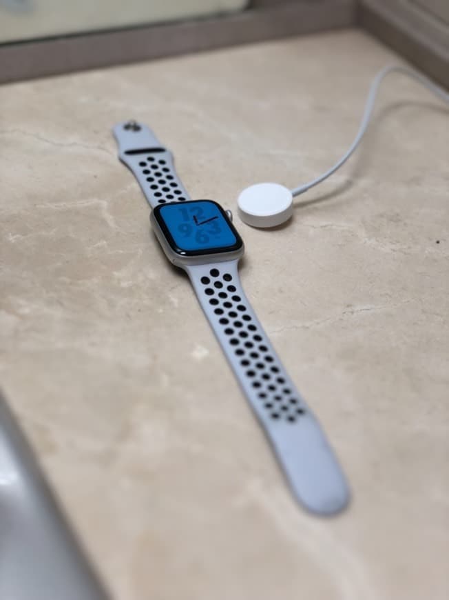 Producto Apple Watch 4 Nike lte white