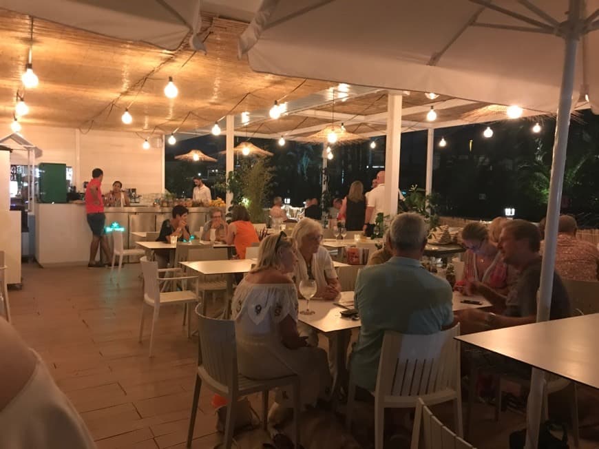 Restaurants Tinglao Beach Club