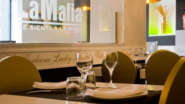 Restaurantes La Mafia se sienta a la mesa