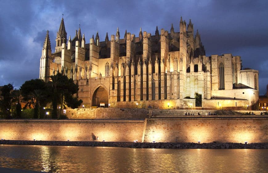 Lugar Catedral-Basílica de Santa María de Mallorca