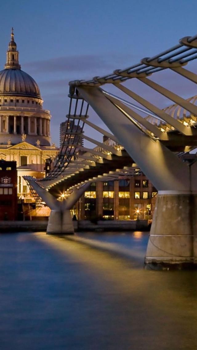 Place Millennium Bridge