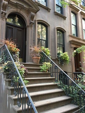 Place Carrie Bradshaw's Apartment