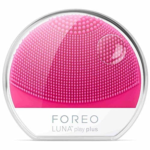 Belleza LUNA Play Plus de FOREO es el cepillo facial recargable de silicona