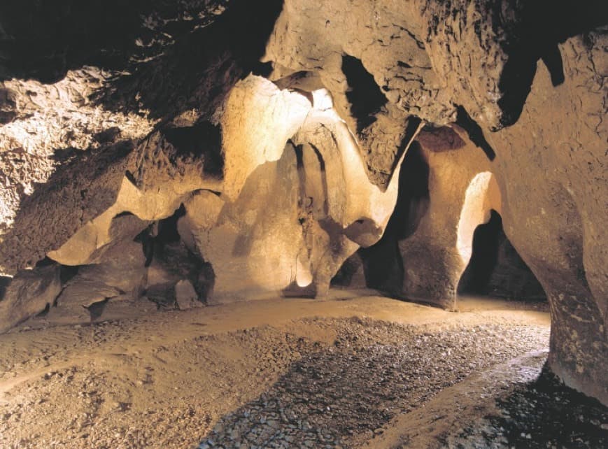 Place Parque Prehistórico de las Cuevas del Toll de Moia