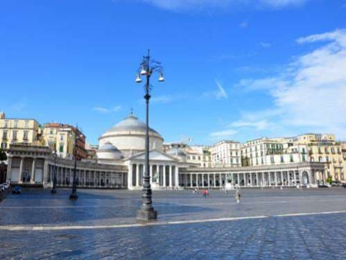 Place Piazza del Plebiscito