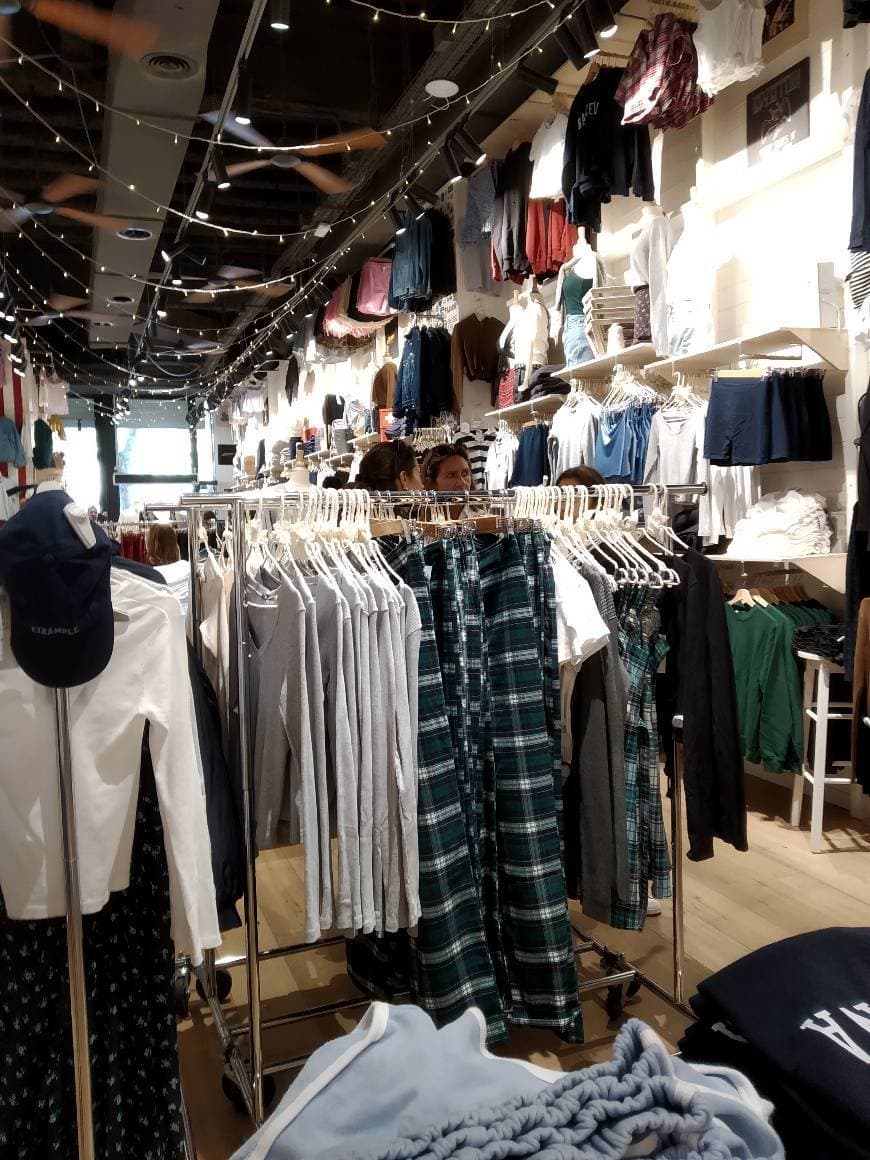 Place Brandy Melville