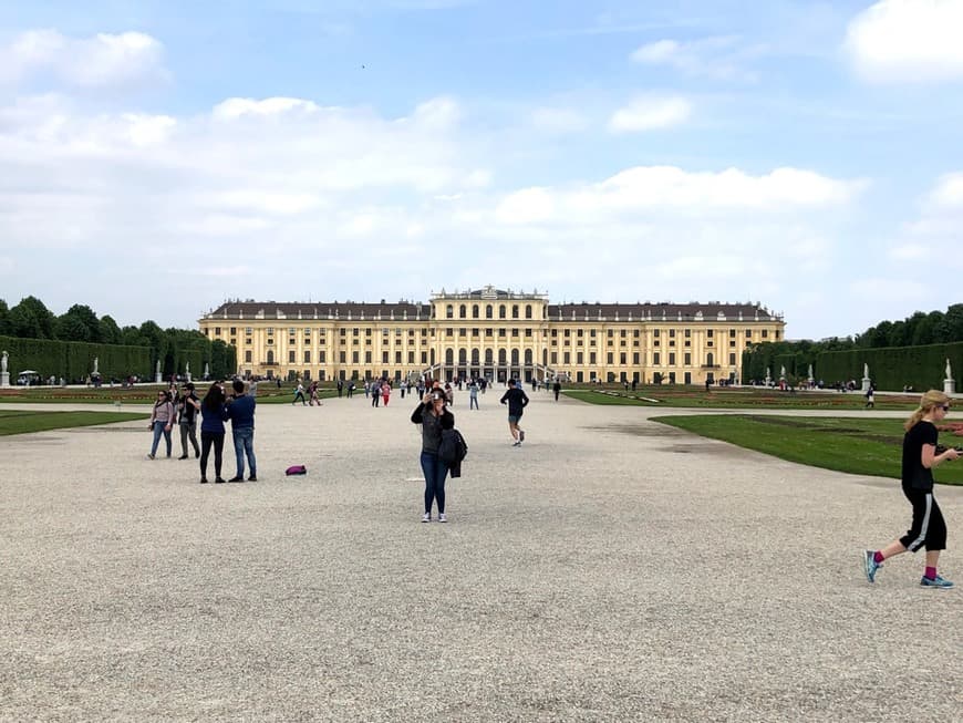 Lugar Palacio Schönborn-Batthyány