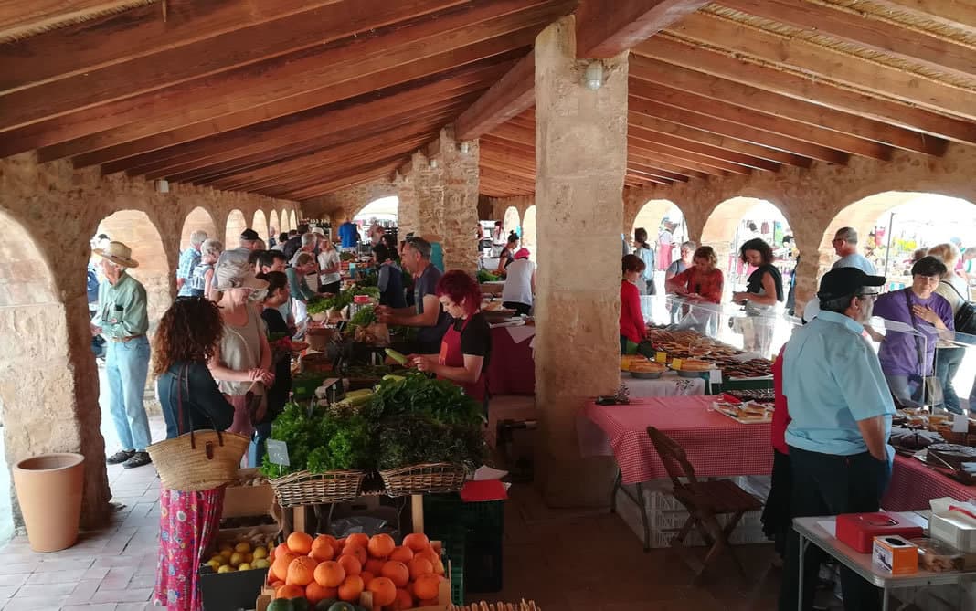 Place Mercat Del Riurau