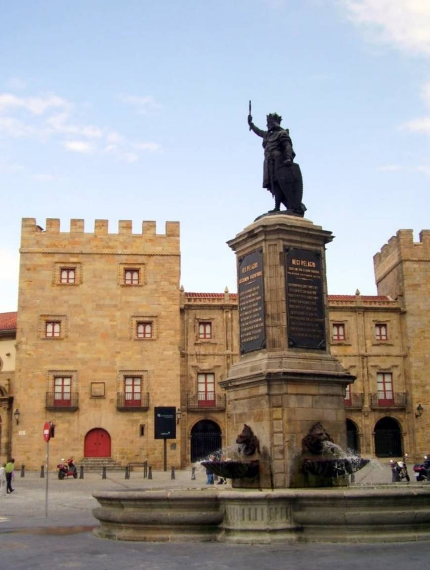 Place Estatua de Don Pelayo