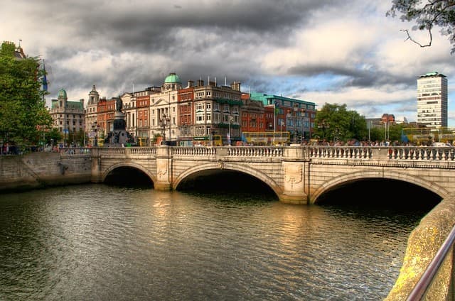 Place O'Connell Bridge