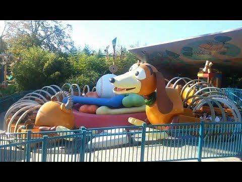 Moda Slinky Dog Zigzag Spin | Disneyland Paris