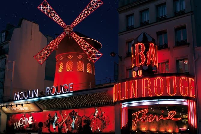 Place Moulin Rouge