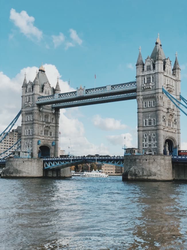 Place Tower Bridge